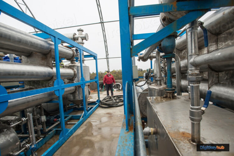 Industrieanlage mit Rohrleitungssystemen